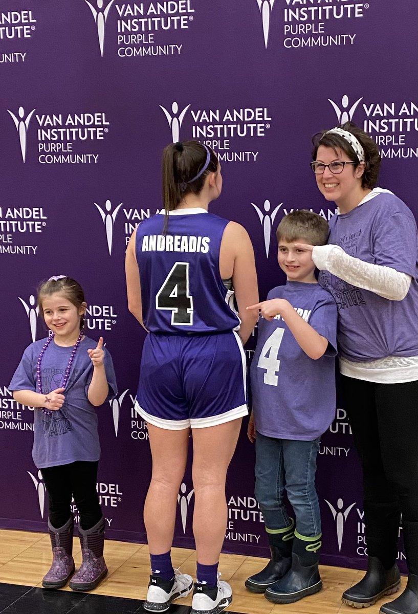 andrea_apol's tweet photo. Thank you for the continued love and support! So honored Ella represented me and my battle with cancer. The proceeds from the jersey/shirts go to @VAInstitute for cancer research. Thank you @TraciLHoward  and my WO army for sponsoring the jersey! #gowo https://t.co/XVdZ4okvHJ