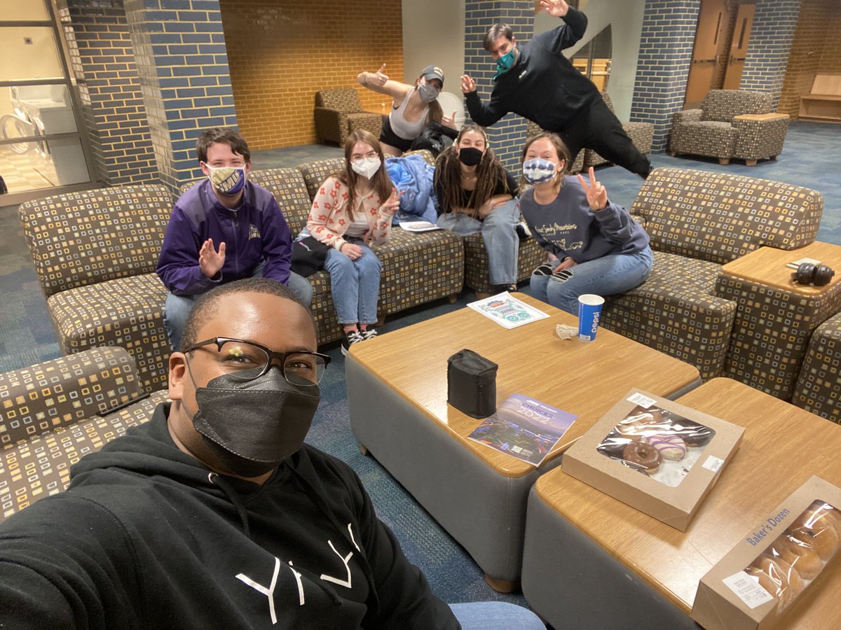 Shoutout to the awesome <a href="/JMUResLife/">JMU Residence Life 🏘️</a> staff at Gifford Hall! They had a program tonight I was able to go to and we were able to talk about the student experience from a transfer perspective, learning during COVID, mental health, and our passion for our majors.