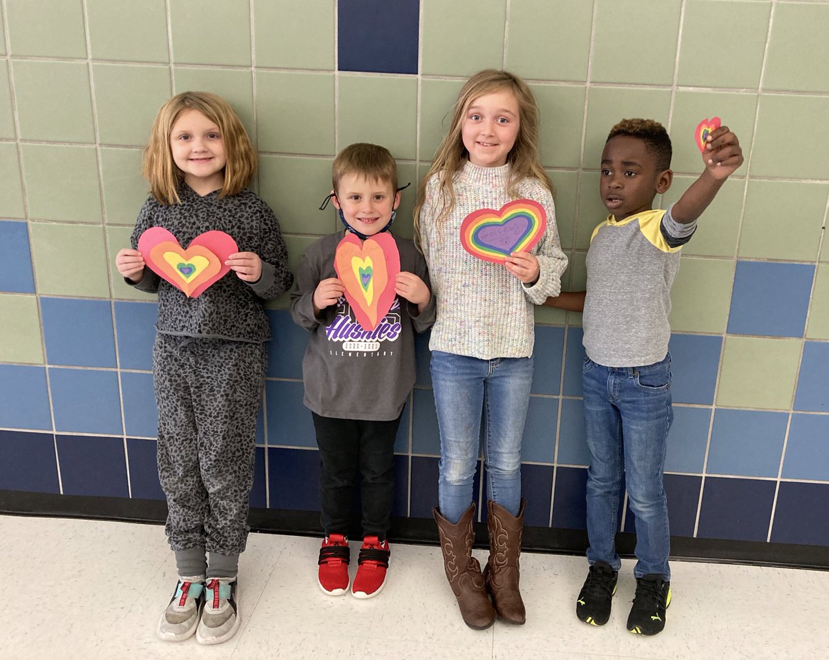 HarringtonPasar's tweet photo. Students having fun and making a Rainbow Heart craft together in PASAR! 🌈 https://t.co/8Xl1wnVZ9S