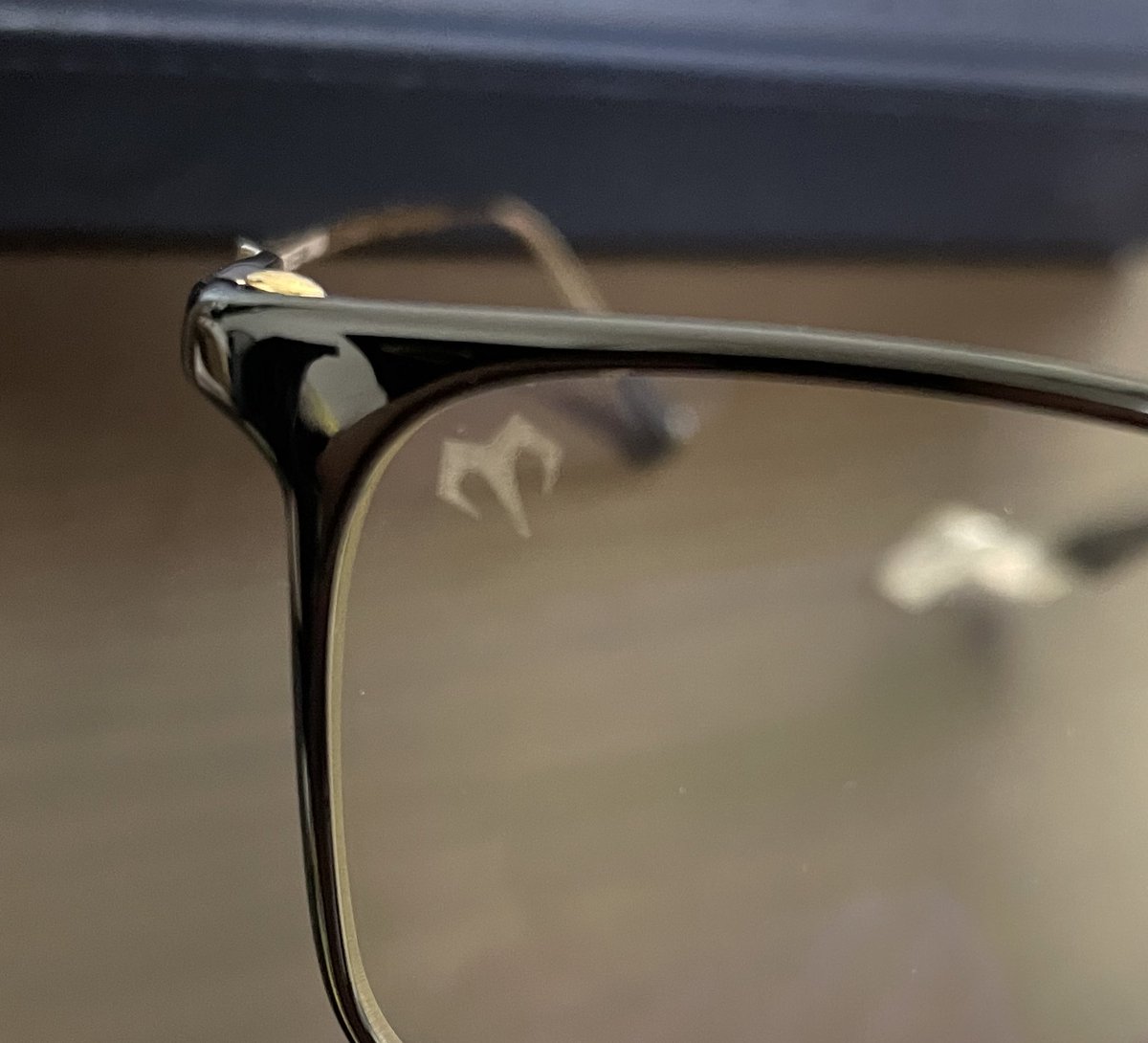 tegemam's tweet photo. @Marsquestjp様のハッピーバレンタインCPで、ブルーライトカット眼鏡をいただきました！👓✨

大きめのレンズにさり気なく入ったマークがかっこいいです！

パソコン作業が多い弟に貸し出したら調子が良かったみたいで、とても羨ましがられました😉

ありがとうございました！😊
 #tegemam当選報告 https://t.co/KKtpyQkbZR