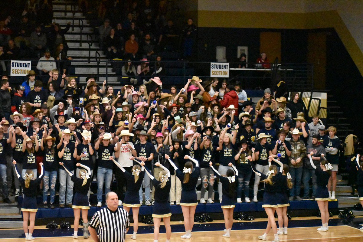 MNeuBolyn's tweet photo. @Norwell_Nation the best student section around. https://t.co/f3a0lRbPjY