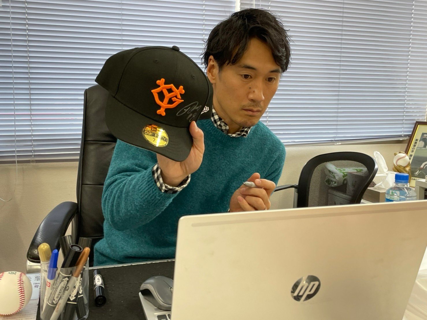 西武ライオンズ　片岡治大選手　グラブ 片岡治大の引退と“ともあきさん”。「人見知りのあいつがこれだけ