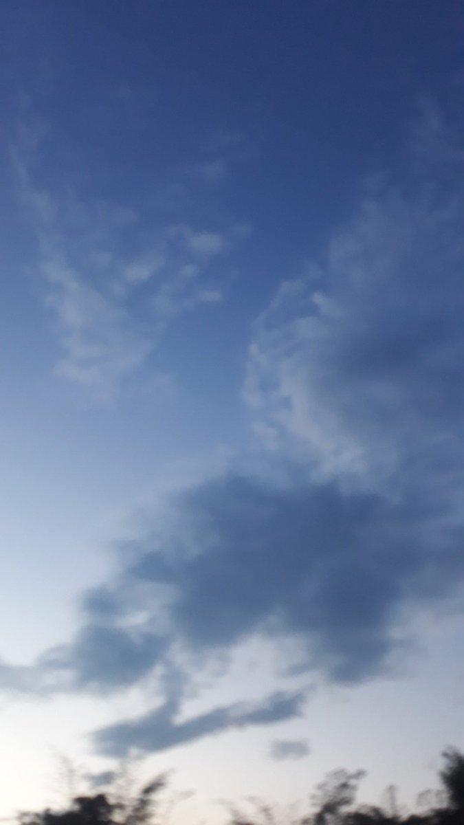 sleepNightmare's tweet photo. It's so cool ✨ (i like blue/sky) https://t.co/cD5ksI8AR3