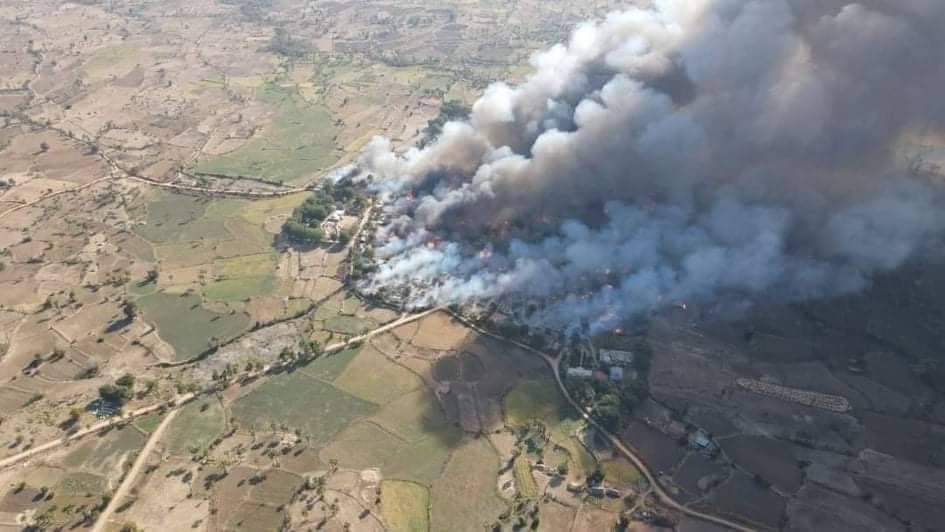 Win_Lei_Thu's tweet photo. Entire village burned by military junta. #JusticeForMyanmar
#2022Feb19Coup 
#WhatsHappeninglnMyanmar https://t.co/U7aygJIduU