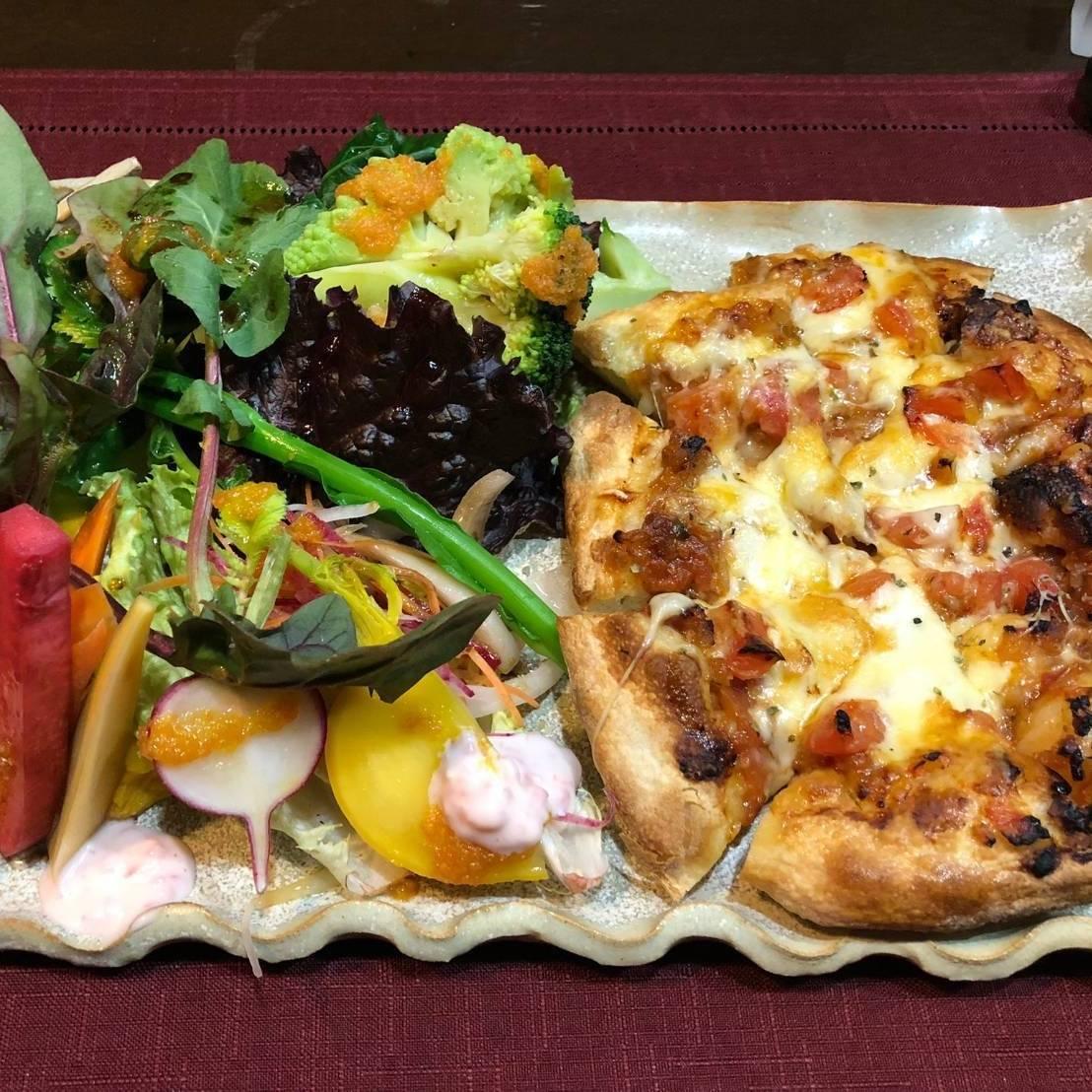 ebina100ne's tweet photo. 本日海老名のご近所のキッチンめがねさんにご挨拶にいってきました!
家の野菜を使っていただいています!
地域で繋がっていけるのはとても嬉しいです!おしゃれ!
831お兄さん
#農福連携 #就労継続支援B型  
#農業 #海老名 #百根の会 #野菜
#りんくの風 #農家 
@2a4Ueg0hdMing9O キッチンめがねさん! https://t.co/8Ljuvxdyuq