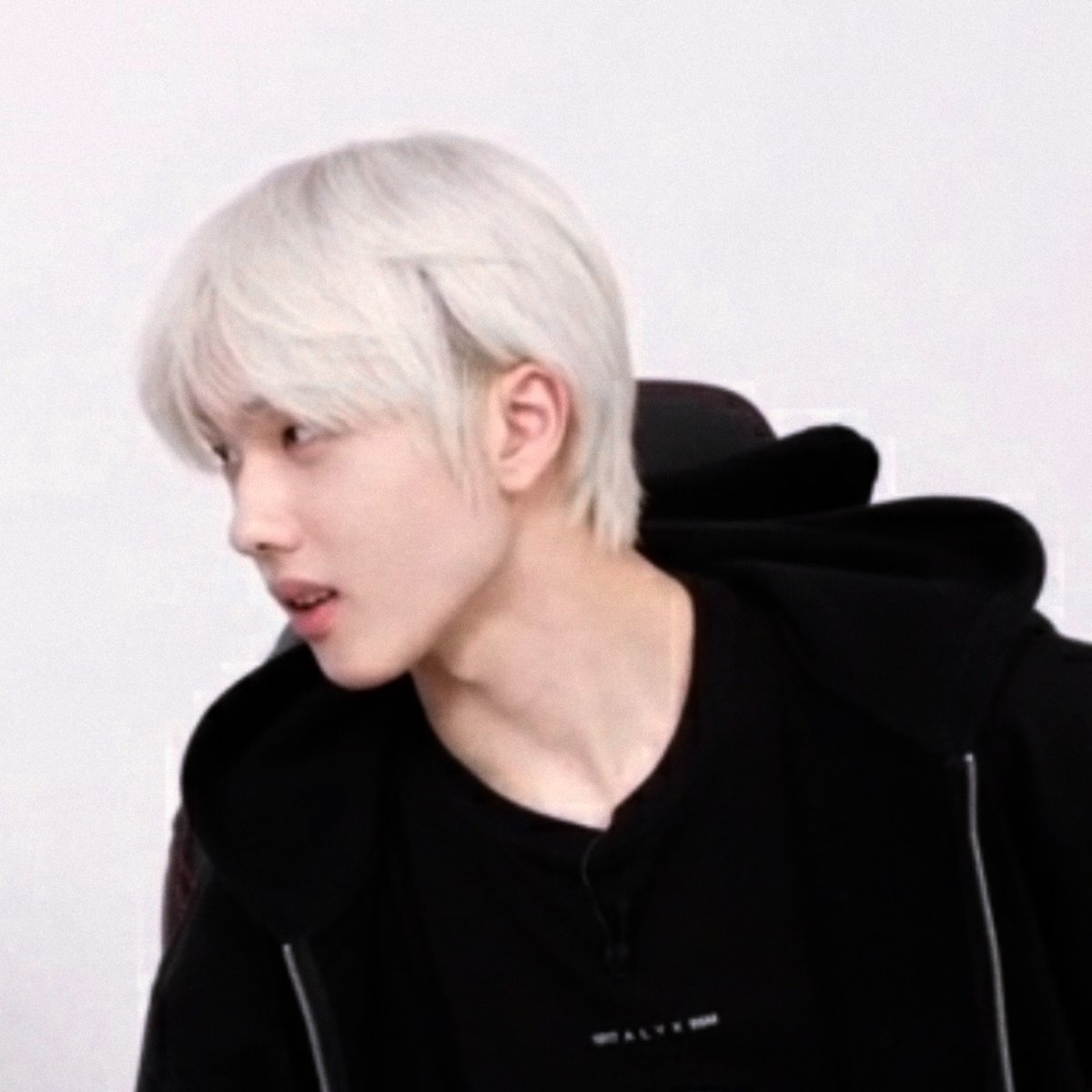 ปาร์คผมขาวหล่อจิง