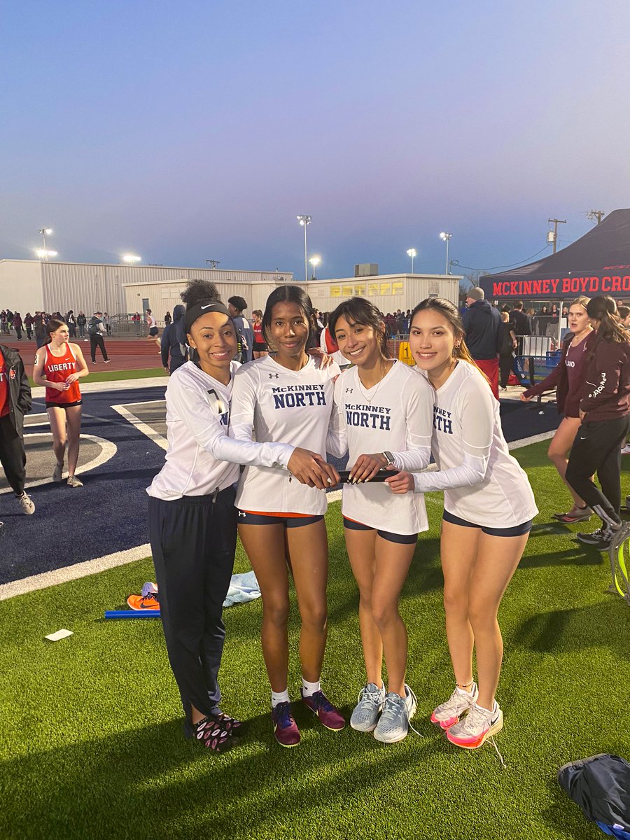 First “official” track meet is like Christmas morning!! Seeing coaching friends, athlete’s smiles, this sport … heart is full today. 

Round #16 ~ let’s do this 💙🧡🐶

#nodaysoff