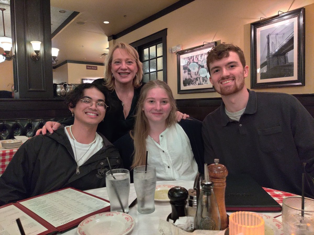 Yesterday, I celebrated the filing deadline with Team Anne with a wonderful dinner at Maggiano's. I am so grateful to the voters of Davidson County, and I promise to continue working hard for the next eight years. Thank you all so much for your support!

#TeamAnne