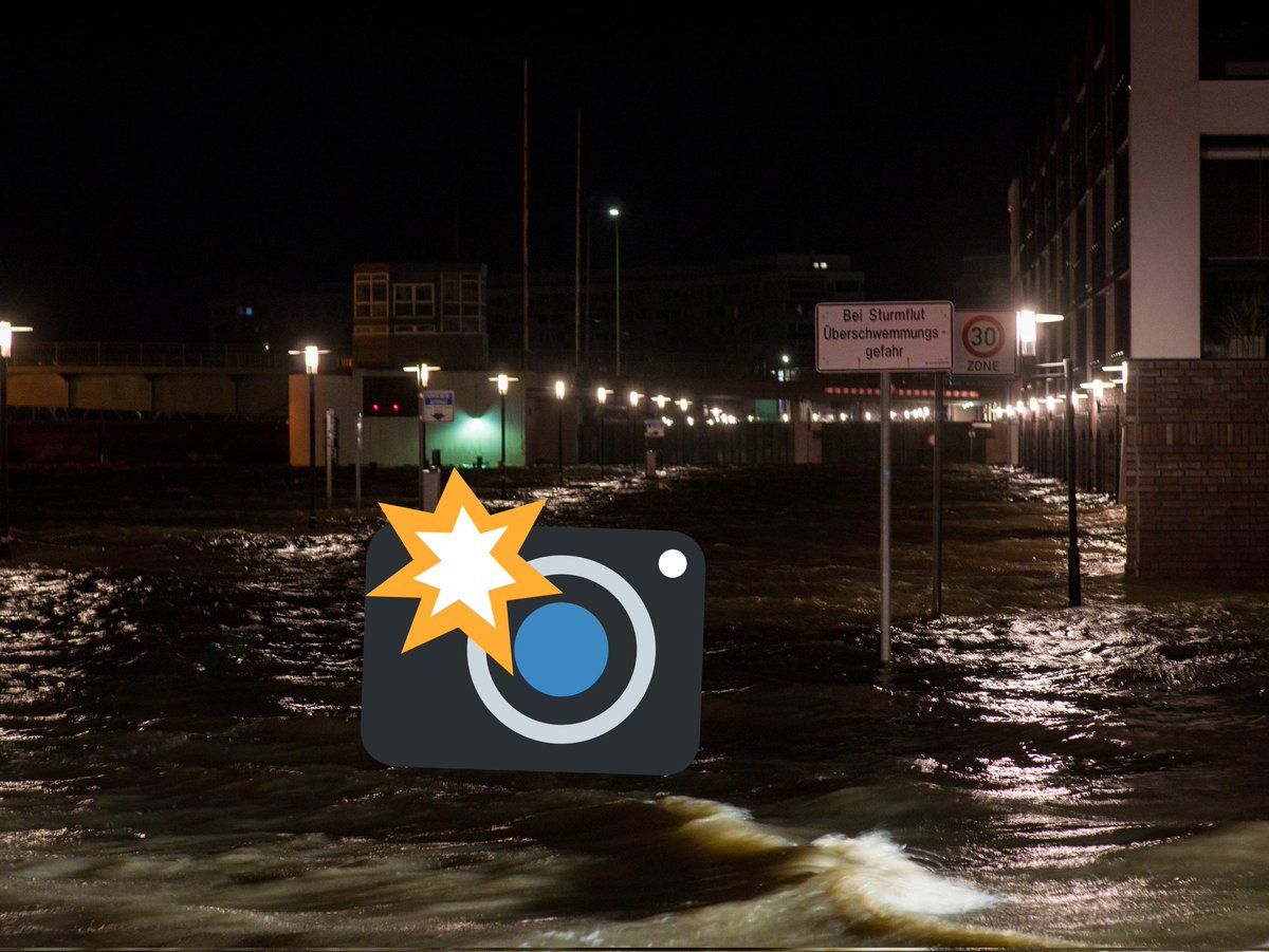 MerwinGo's tweet photo. Ich habe mir den Wecker gestellt um die #Sturmflut in #bremerhaven zu dokumentieren. #sturm #zeynep drückt einiges an Wasser gegen die #FlutTore der #Weser/#Geste. Mehr Bilder sind gerne auf Anfrage zu Erwerben! @weserkurier @ndr @nordseezeitung https://t.co/EgDRA37GmT