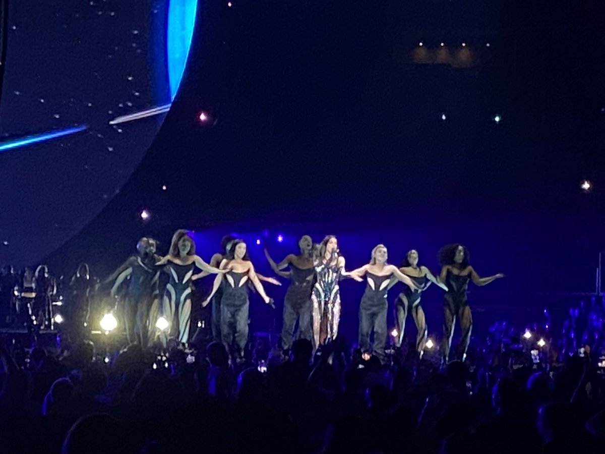 Dancing the night away at ⁦<a href="/tdgarden/">TD Garden</a>⁩ with ⁦<a href="/DUALIPA/">DUA LIPA</a>⁩