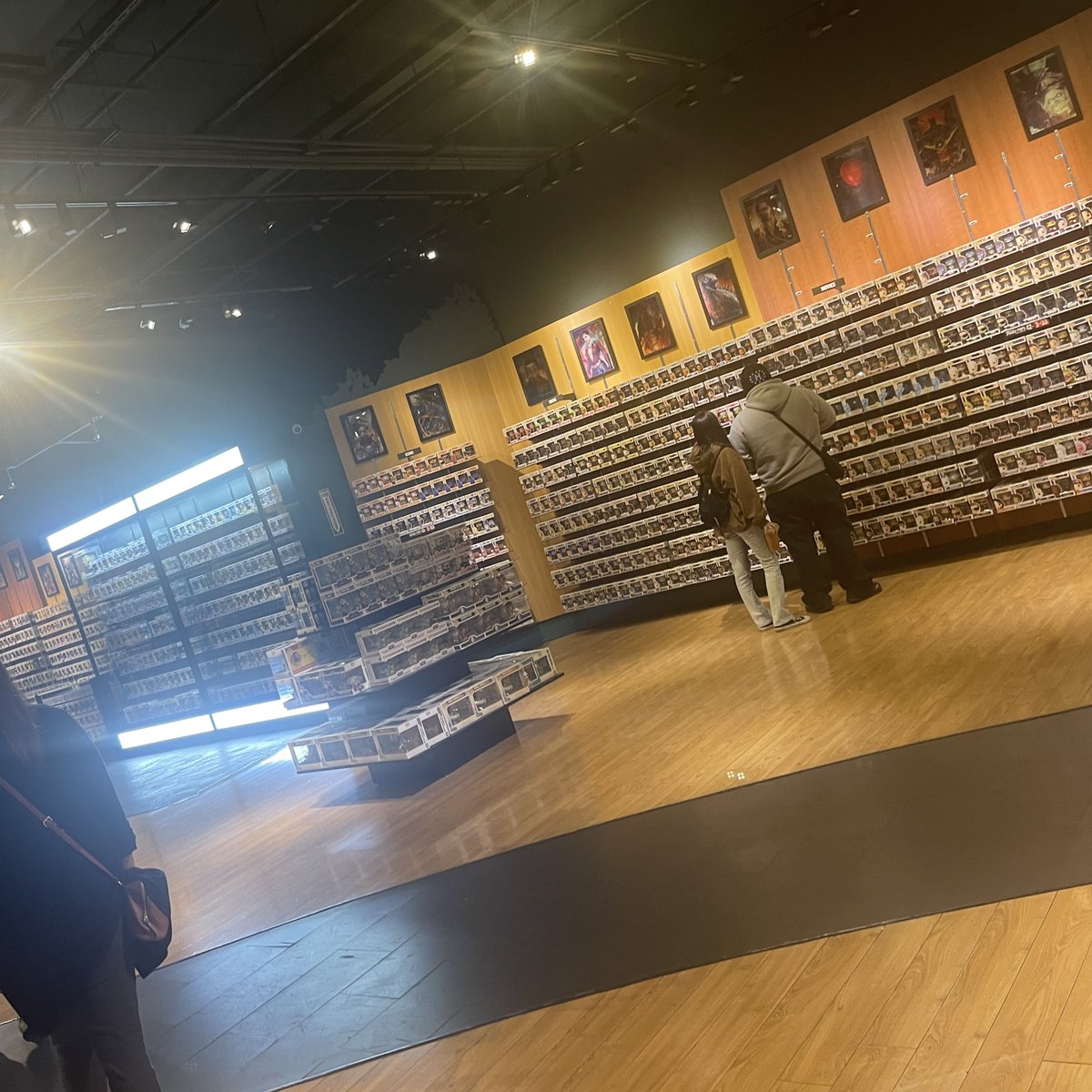 3pointGeek's tweet photo. Found cards in a Funko Pop store! 😂#FamBamTime #MallRats https://t.co/NDiaocXTmi