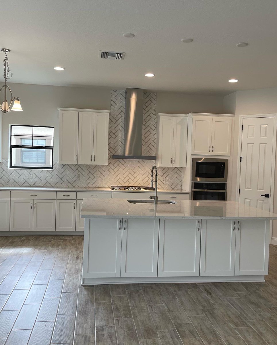 It has been a CRAZY 🤪 month in the RE world! Crazy busy and I love it. But, time for me to get back on here and show you some of the awesome places and things I’ve seen! 

Check out this Madeira model. #FavoriteFeature are these tall ceilings in the foyer of this home!