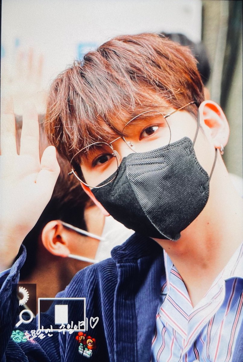 220219 출근

ㅠ ㅠ ㅁㅅㄷ😍

 #업텐션 #노수일 #쿤 #UP10TION #KUHN

<a href="/UP10TION/">업텐션(UP10TION)</a>