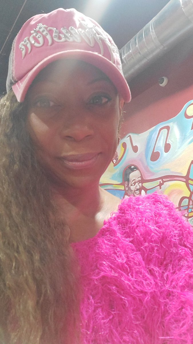 So had to step out tonight! Been home alllllllll day in the studio! No make up no filters! #Diamondofsoul #Reneeation 🍸