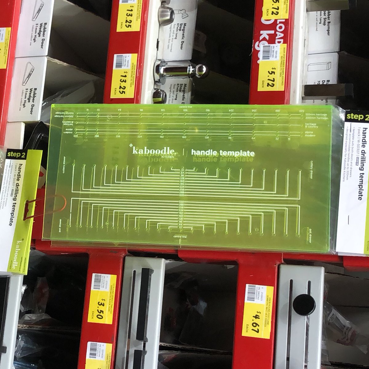 iheartfizzy's tweet photo. guys look who i met in bunnings ‼️‼️‼️@KaboodleOwO https://t.co/mILE5z0oGE
