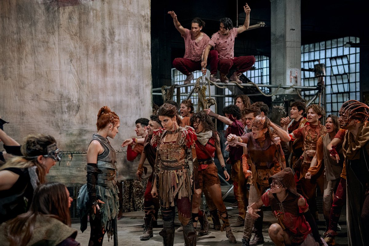 🎼 En tu cara veo
🎼 Que en tu cara hay miedo
🎼 Mírame
🎼 Vas a encontrar lo que tú quieres

👉 youtu.be/GOGrNp-zeYk

¡ENEMIGAS SIEMPRE! 😈🖤 #1AñoBUMAR