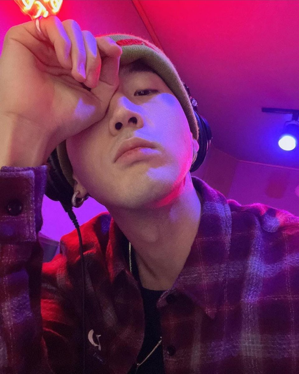 KING_NeckSlice's tweet photo. Late night https://t.co/T1z2p43lm0