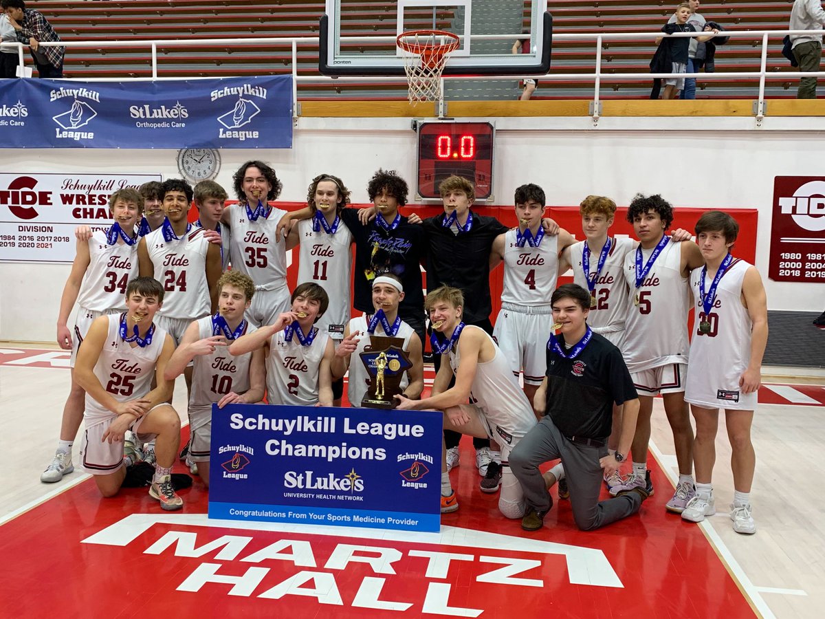 PAHSathletics's tweet photo. Your League Champions.  Photo courtesy of @SkookNews https://t.co/LGg6OFq3aT