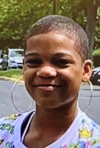 BaltCoPolice's tweet image. #CriticalMissing #HelpLocate: 14-year-old Stacey Forbes (5’0”, 110 lbs) left the unit block of Nerbay Rd in Essex, MD  wearing a floral head scarf, pink jacket, blue jeans, and white shoes on 02/18/2022.  Anyone with information please call 911 or 410-307-2020. #BCoPD ^JC