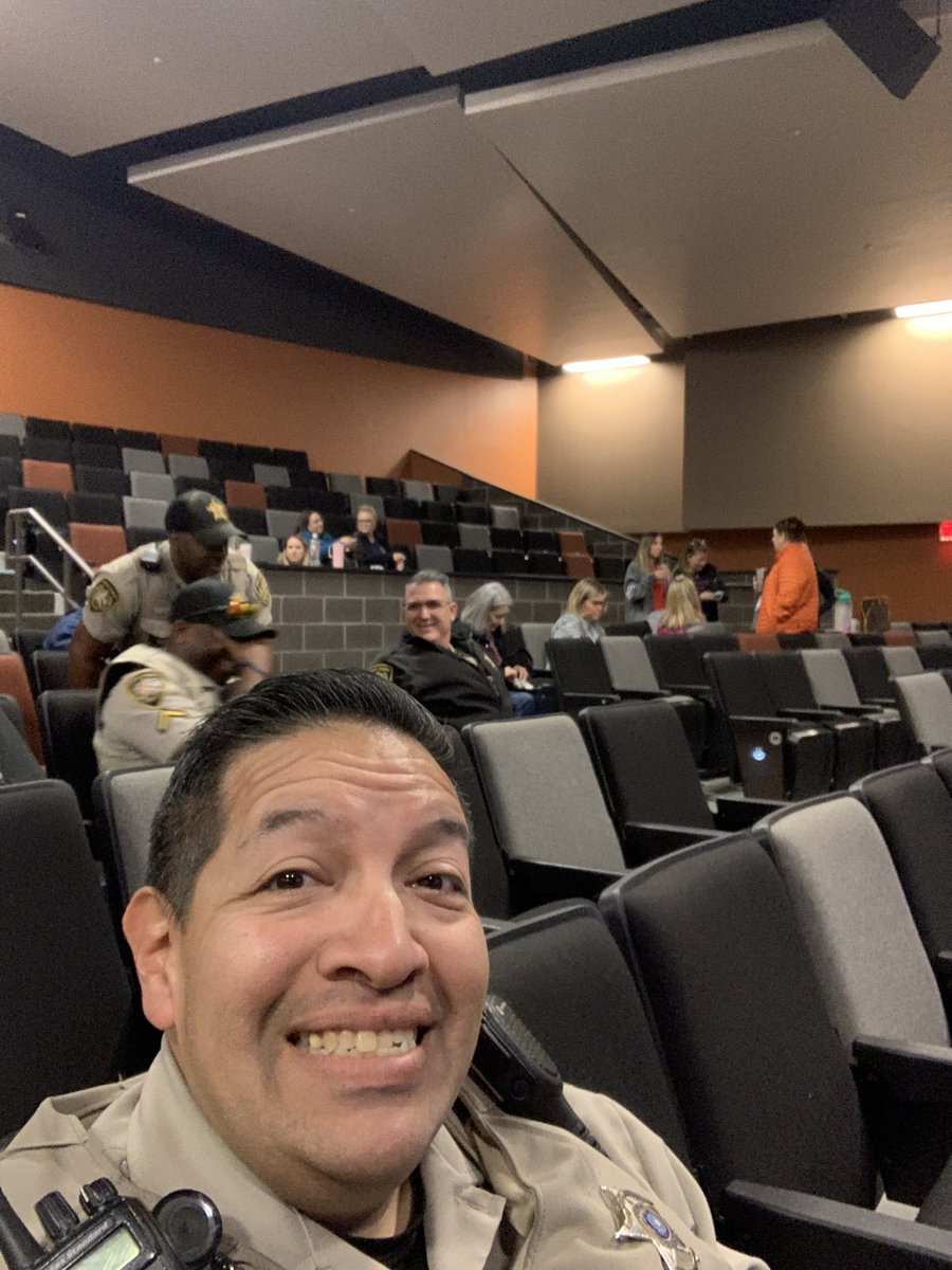 OfficerG308's tweet photo. Training with true professionals! @canyonhscougars @CougCounselors @ComalSSS @comalisd_safety #thatSROlife @CHSCSSS https://t.co/lYDURucpXb