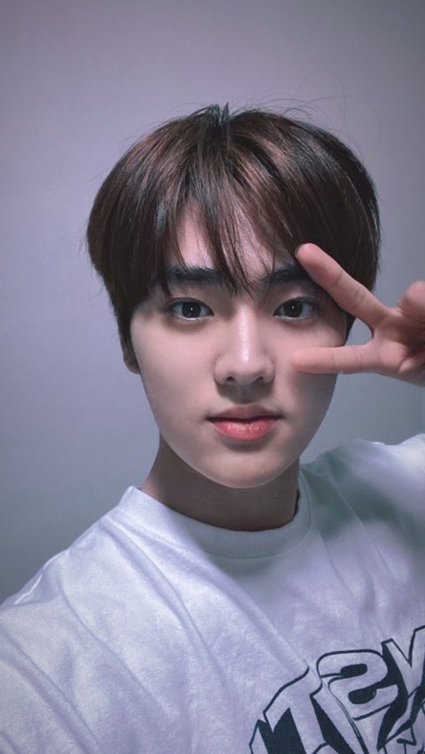 TPSTmessages's tweet photo. [FROM. TEMPEST] 220219 🐬☕️

title: i came here because i missed you😎

“hello everyone! this is eunchan😎
everyone are you doing okay??
i miss you… i’ll tell you what i’ve been up to! sleeping good and eating well

+++

#TEMPEST #TPST #템페스트 #EUNCHAN #은찬 https://t.co/q0KG1lwyy2