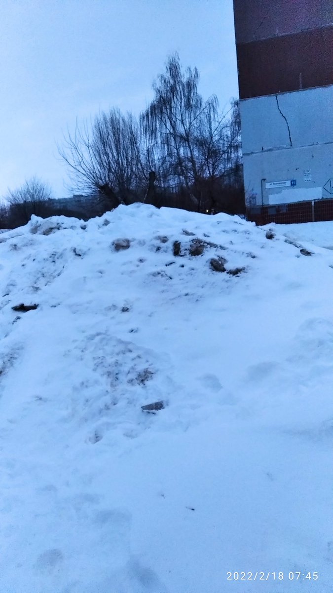 atkachevanata's tweet photo. @2359MEDVED @61ADhAQaktSS2zV @pro100bootik @Khinshtein @MP_Blago63 Про вывоз снега с придомовой территории речь не шла вообще!!! Администрация переобуваться на ровном месте. На фото видно выезд с кармана дома? Это остановка!!! https://t.co/43mI0Y2Tjz