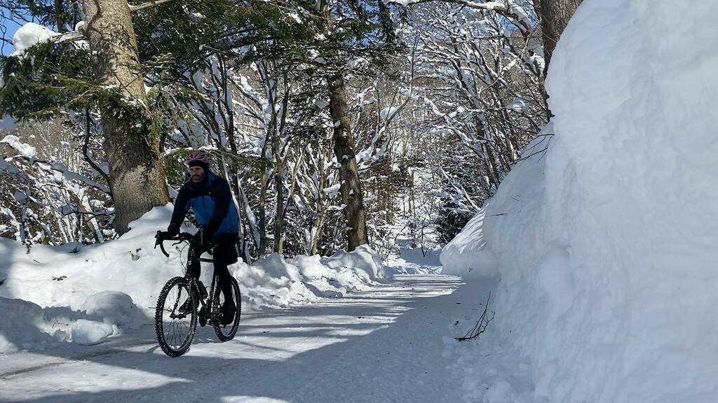 KingoftheSquare's tweet photo. Snow cycling around Lake Nojiri
#stravacycling #strava #cycling #cyclinglife #snowcycling https://t.co/RgUFT2qVs0 https://t.co/K30Te86dQP