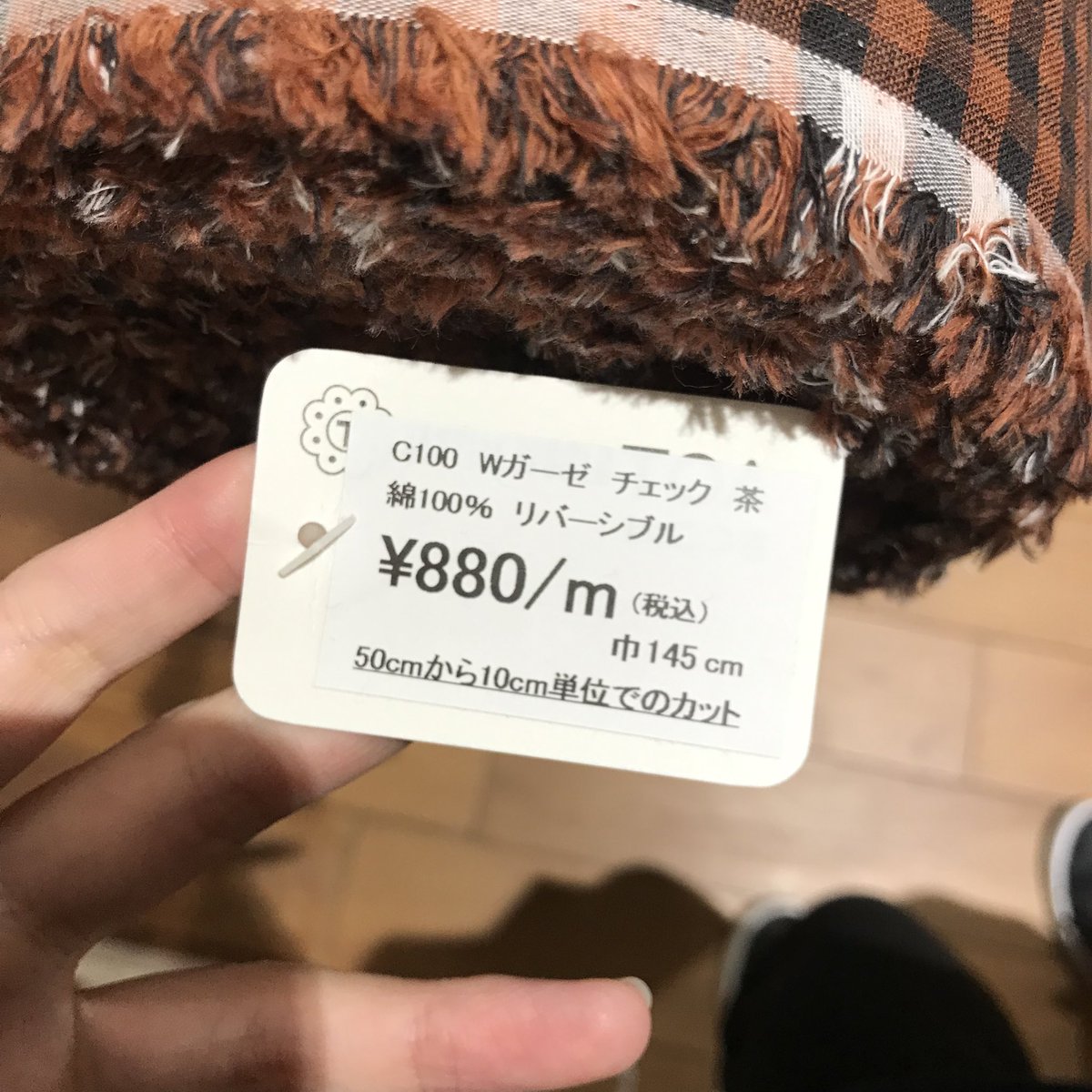 TextileWorldTOA's tweet photo. 色違いのブラウンカラー
チェック柄　リバーシブルのダブルガーゼ

#TOA #渋谷　#Textile　#生地　#生地屋　#布屋　#ハンドメイド
#ハンドメイド好きさんと繋がりたい #布　#服飾　#ファッション　#インテリア　#副資材 https://t.co/ORtwpJgS2A
