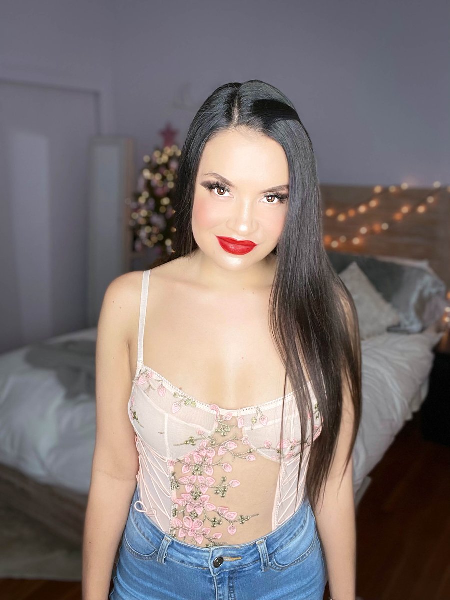 Liiiiiive!!!! twitch.tv/ShaunaBaker