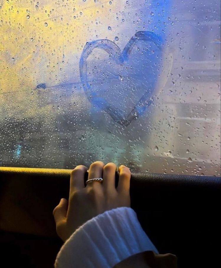 لا  تشبهين أحداً ... أنتِ شيء خاص ، شيء مُميز ، تجذبين الجميع ليكون حبهم لكِ لا إرادياً ... تُشبهين تفتّح الزهور للمرة الأولى ، تشبهين نزول الأمطار بعد صيف جاف ، تشبهين كـل ما يعيد الـروح للحياة...
" اللَّهُمَّ قُرَّ العَين ، وثَبِّت الفُؤاد ويَسِّر المَسِير 
#صباح_الخيرᅠ 🌹