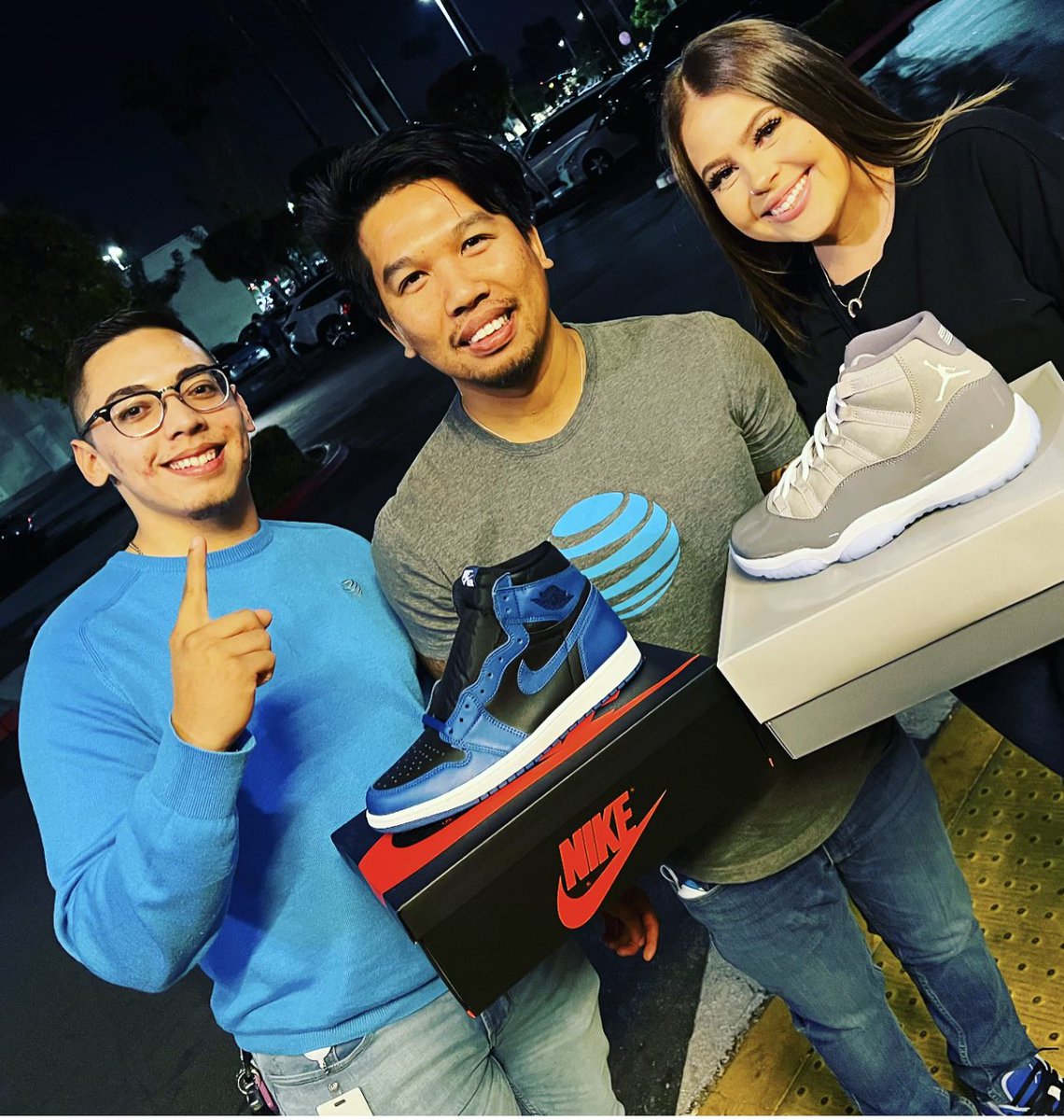 andrew_oum's tweet photo. Pretty awesome gifts from my two managers @ChrisMendez_IHX and @mikaylaIHX . I appreciated it, thank you! I wish you two the best of luck in your new role! #Riverside3 #Notorious https://t.co/5HCs2Y9num