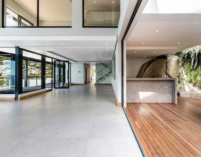 cape_waterfront's tweet photo. ON SHOW:Sunday 20th from.3pm to 5pm in exclusive coastal.suburb of #Llandudno.
5 bed 5 bath multi.level.ocean-facing newly built sleek villa.R35 900 000
https://t.co/57YlxVs72J 
@propertyshowsa @CapeTownEtc @property_luxury @property24 @PropertyShowDay https://t.co/dvb2hqGP7S