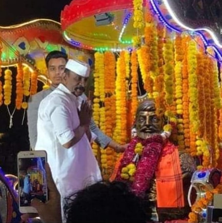 हिंदवी स्वराज्याचे संस्थापक, प्रजाहितदक्ष, तेजसुर्य, आराध्यदैवत छत्रपती शिवाजी महाराजांच्या जयंतीनिमित्त महाराजांना मानाचा मुजरा तसेच तमाम शिवप्रेमींना शिवजयंती उत्सवाच्या हार्दिक शुभेच्छा.महाराजांचा आचार आणि विचार आपल्या श्वासात हृदयात वसतो. 
#शिवजयंती