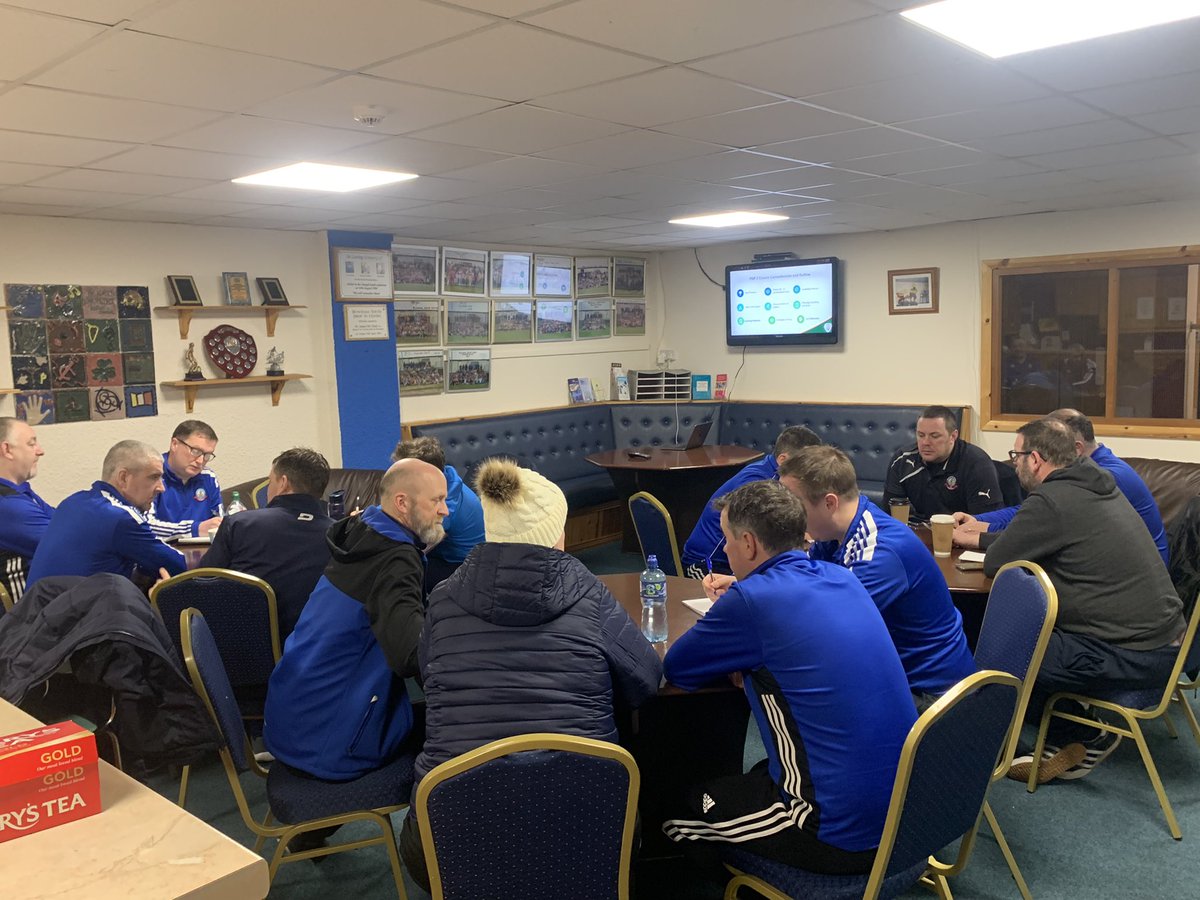 Great start to our @FAICoachEd PDP2 with <a href="/BuncranaHearts/">Buncrana Hearts FC</a> this morning as we look at coaching theory, prior to the practical sessions later today ⚽️⚽️⚽️⚽️