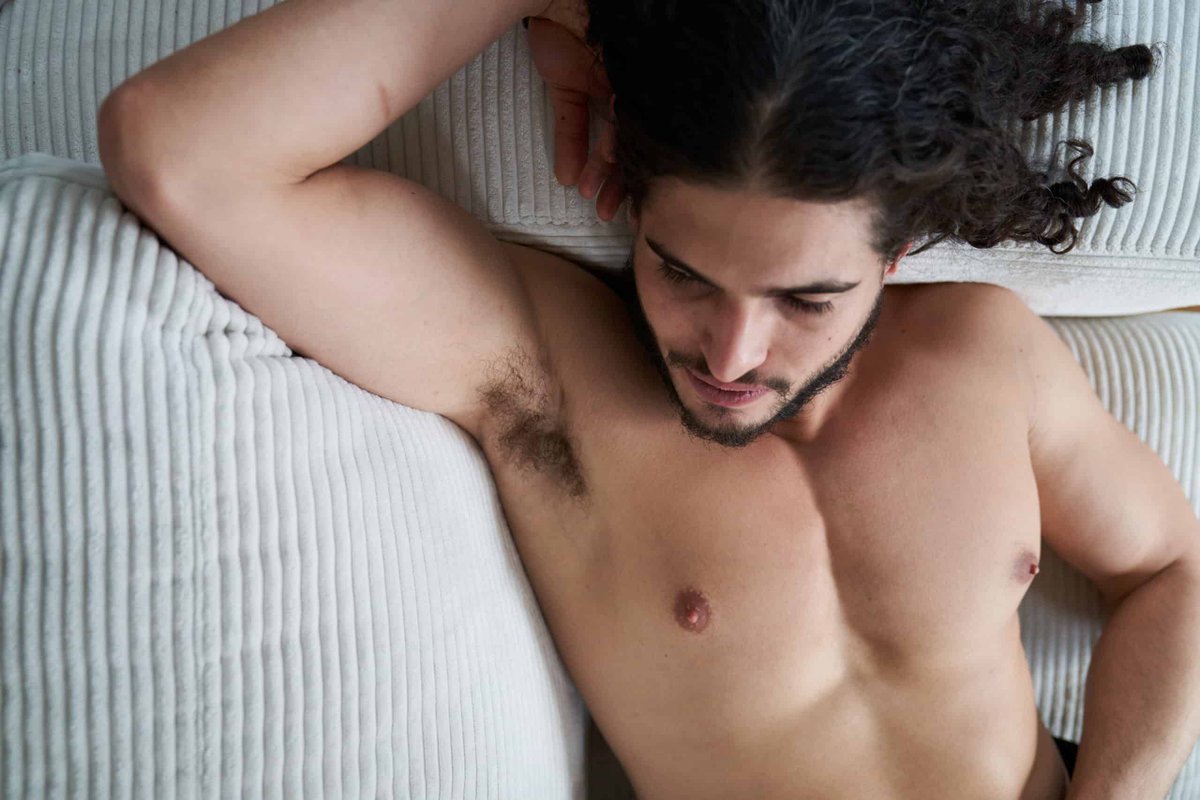 FeelEscort's tweet image. "Ich bin ein sehr harmonischer Mensch und genieße die Vielfalt der Menschen." Lass dich fallen und von Andros einfach verwöhnen. Augen zu und genießen. #maleescort feel-escort.de/andros/