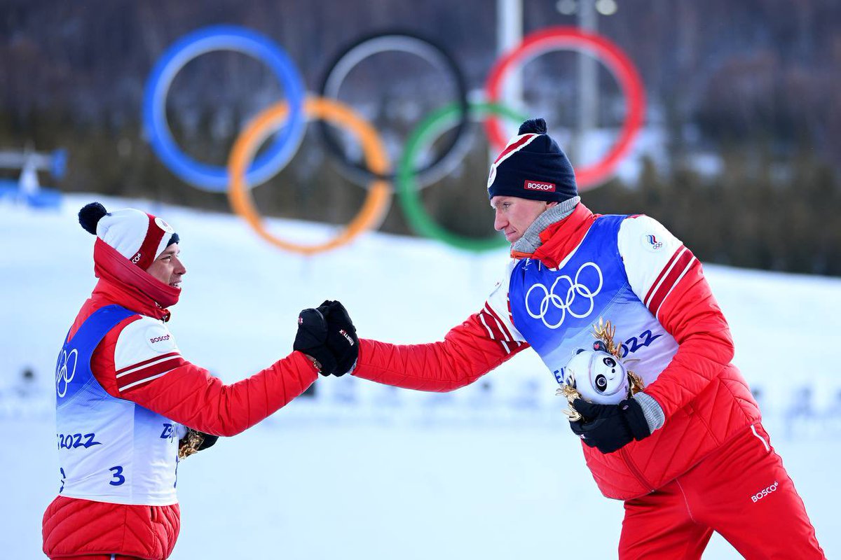 👑 Alexander Bolschunow ist dreimaliger Olympiasieger!

❄️ Bei den Olympischen Spielen in Peking hat Alexander bereits 5️⃣ Auszeichnungen – 3 🥇Gold (Skiathlon, Staffel, Marathon), 🥈Silber (separates Rennen) und 🥉Bronze (Teamsprint)

❤️ Glückwünsche!

🔗 is.gd/yy3JMh
