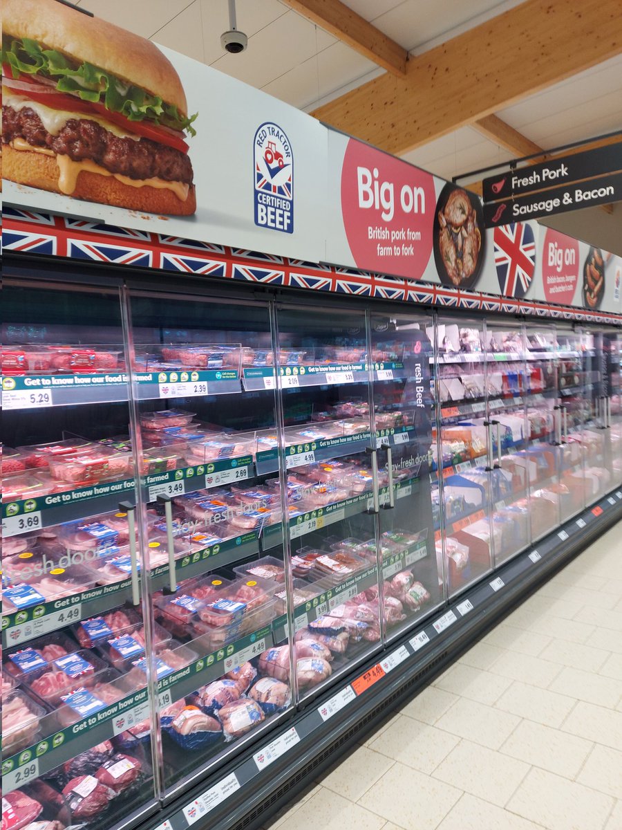 nige4's tweet photo. Well done @LidlGB Buckingham. All fresh @RedTractorFood Pork. Something we need to, is to get the consumer to buy British. Carbon Footprint/Local Produce etc... Then the demand on EU pork will drop. https://t.co/xdHXN2JXyU