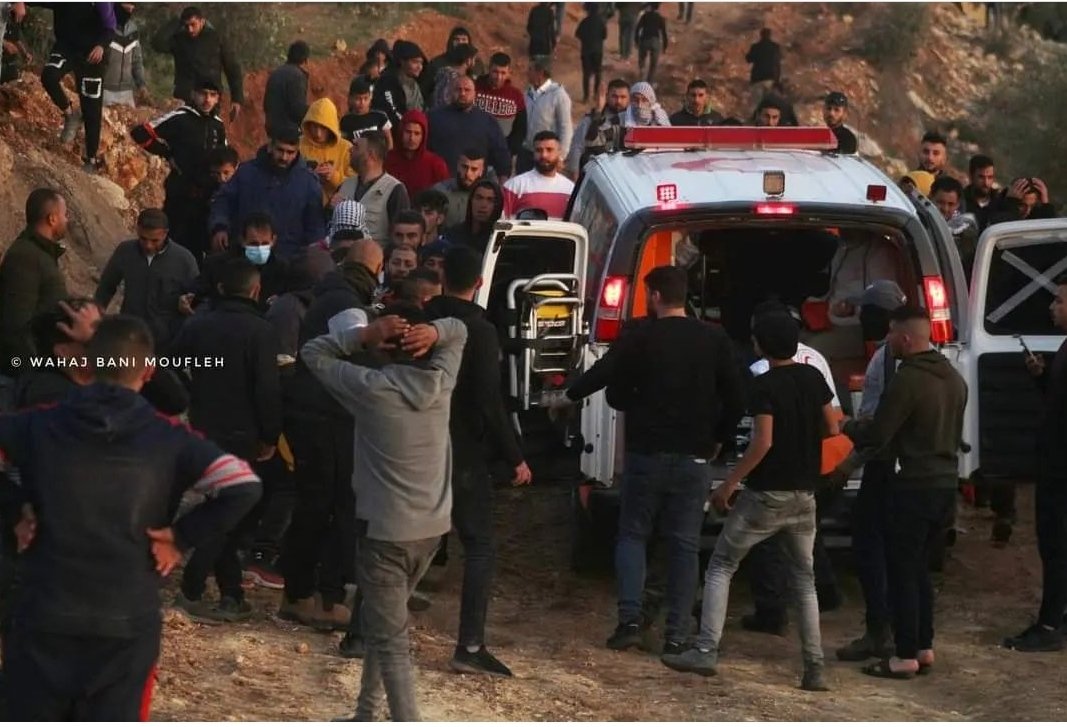 Nablus'un güneyindeki Beita köyünde Filsitinli bir çocuk isgal güçleri tarafından vuruldu!
#SaveBeita