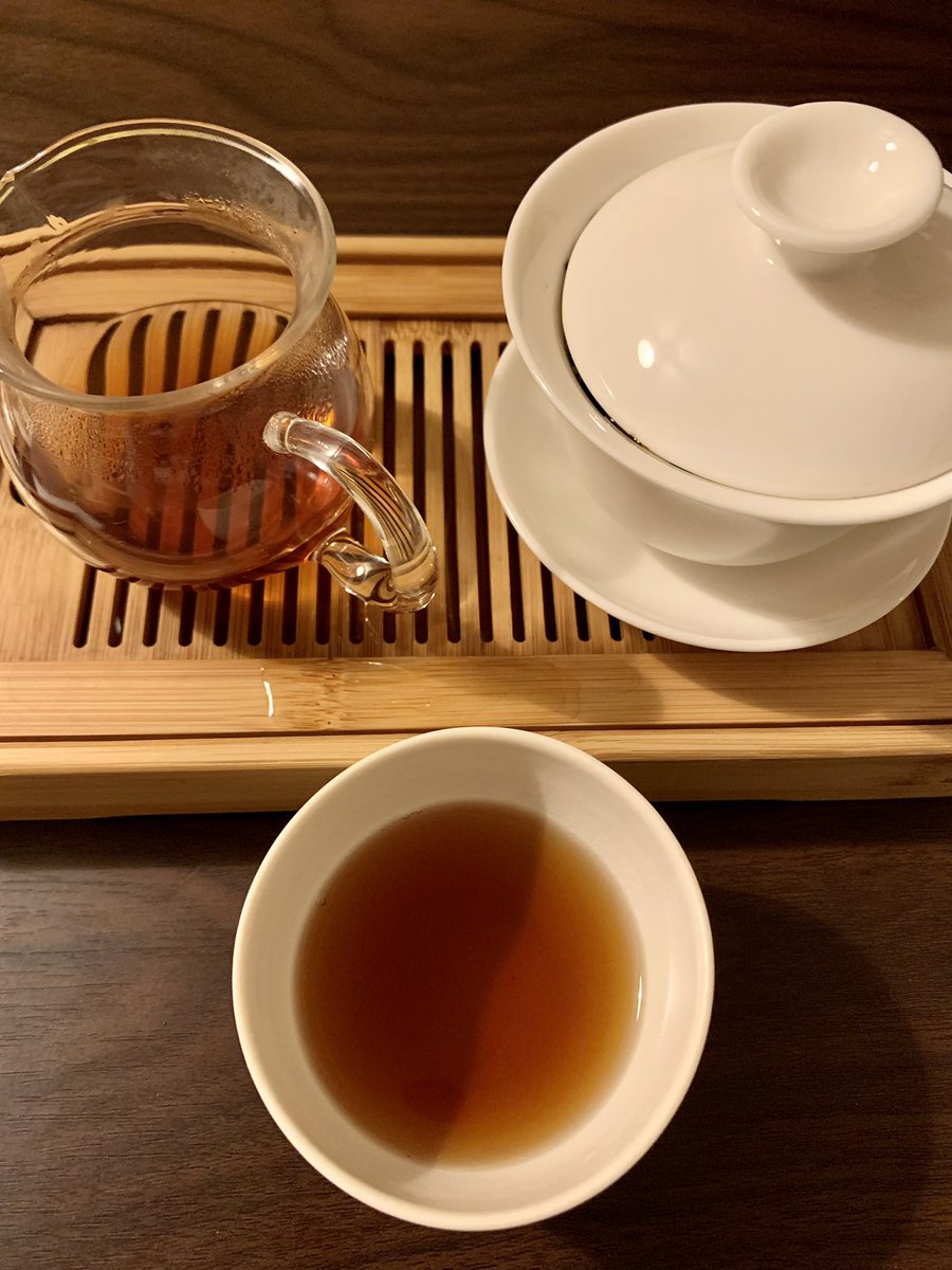 yasi26342654's tweet photo. 普洱熟茶 宮廷金毫2 019 スッキリした飲み口でとっても飲みやすい😌雨で冷えた足先まで温まりそう💕ついでに身体の中のウィルスも解毒してくれると良いな〜🎶
#茶好連
#TEALABO
#中国茶
#コロナ自宅待機 https://t.co/6g4TpmsnJc