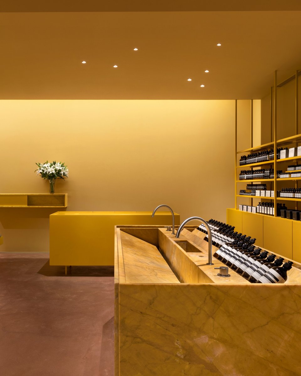 Echoing the vernacular of the Philippines’ Bahay Kubo, Aesop Rockwell celebrates the cultural significance of these historic structures. Discover architectural references to timeless rural traditions at Power Plant Mall, Makati City.