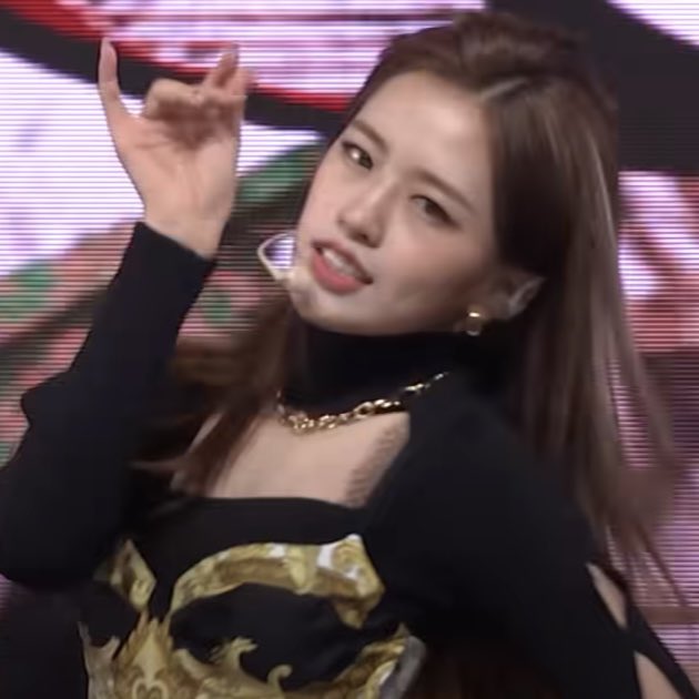 lqyujinn's tweet photo. never forgetting debut stage yujin https://t.co/PebcUjusYN