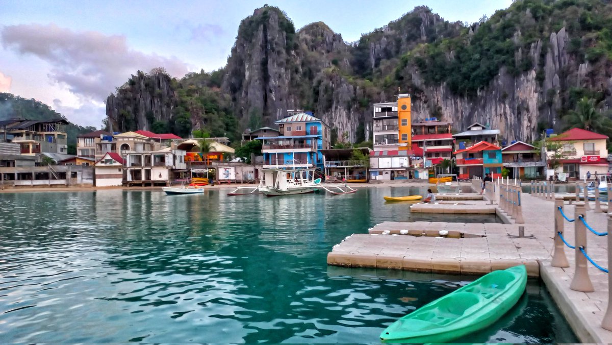 Put this on your to-do-list on your next trip to El Nido. 

#elnido #town #shoreline #coastaltown 
.
.
.
#Landscapelovers 
#earth #wonderful_places #travelingagain