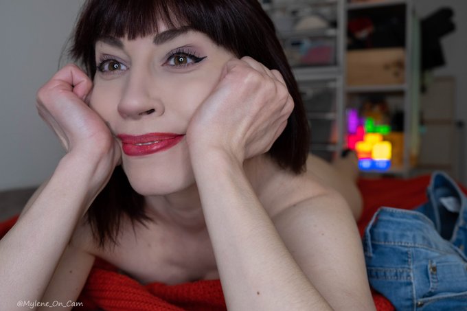 Naked in bed with fetish high heels on. Have a nice weekend!💗  #nakedinbed #fetishhighheels https://t<a href="/tag/nakedinbed"class="tags"><span>#nakedinbed</span></a><a href="/tag/fetishhighheels"class="tags"><span>#fetishhighheels</span></a>