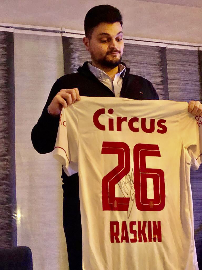 🚨🎁 Jeux Concours 🚨🎁

🇧🇪✍🏼 GAGNEZ le maillot dédicacé du milieu de terrain du #Standard… Nicolas #Raskin‼️

💡Pour se faire : 
1️⃣ RT ce tweet. 
2️⃣ Follow @RASKIN_24 
3️⃣ Follow <a href="/sachatavolieri/">Sacha Tavolieri</a>

⏳Fin du concours:
Vendredi 21/02 à minuit. #RSCL #DiablesRouges #COYR #KVOSTA