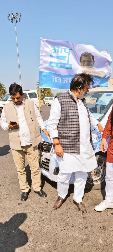 Brijesh_ppp's tweet photo. शिक्षा और रोजगार की बात ,300 यूनिट बिजली की बात जीरो बिल ,उच्च क्लास की चिकित्सा सुविधाएं, बेरोजगारी भत्ता पांच हजार, हर साल दस लाख नौकरी, यह केजरीवाल जी की गारंटी है।
विपक्षी दल हमारी नकल कर रहे हैं और झूठे वादे कर रहे हैं।
 #केजरीवाल_गारंटी_रथ https://t.co/3lBWqPyGRU
