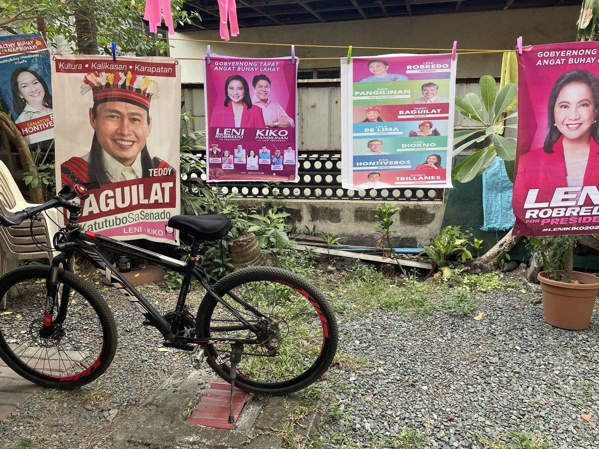 syrnvrm's tweet photo. Mask, Alcohol and leaflets for bikers at oplan kabit tarp. #LeniKikoAllTheWay #Laylayan #AngatLahatKayLeni https://t.co/7cEgfYvYLj