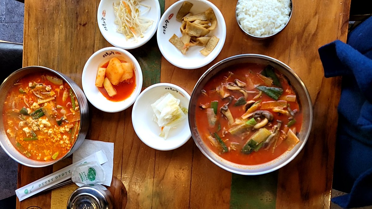 지인과 함께 하는 식사. 행복이네요~~