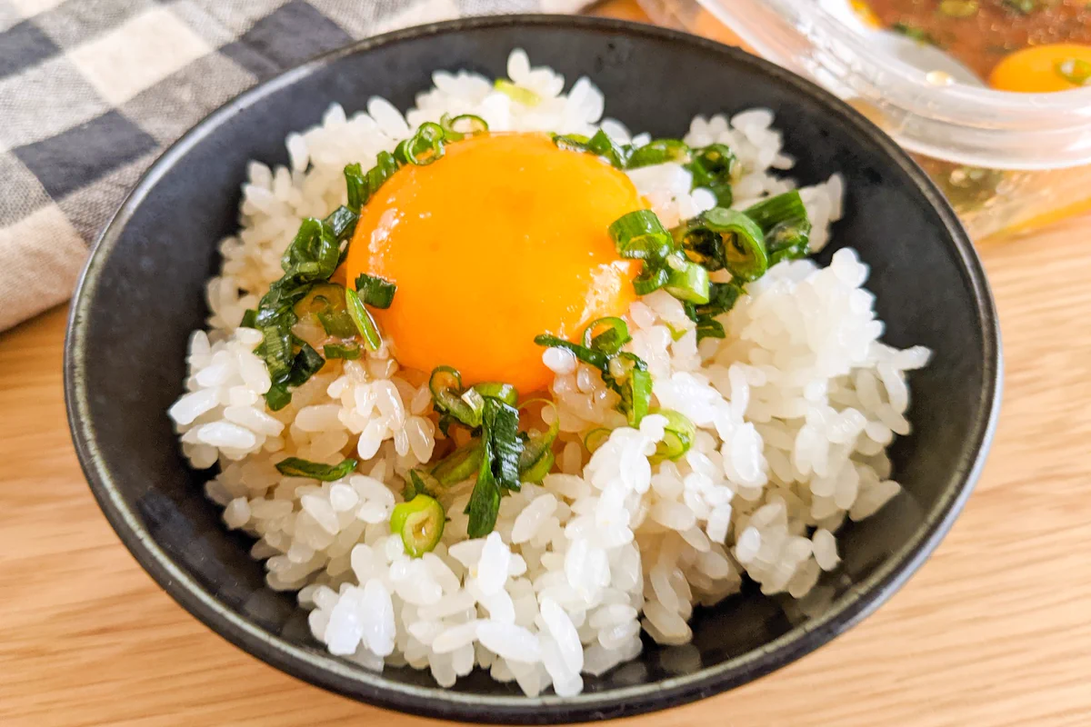 やみつきになること間違いなし？！麺つゆなどを使った「卵かけご飯」レシピ！