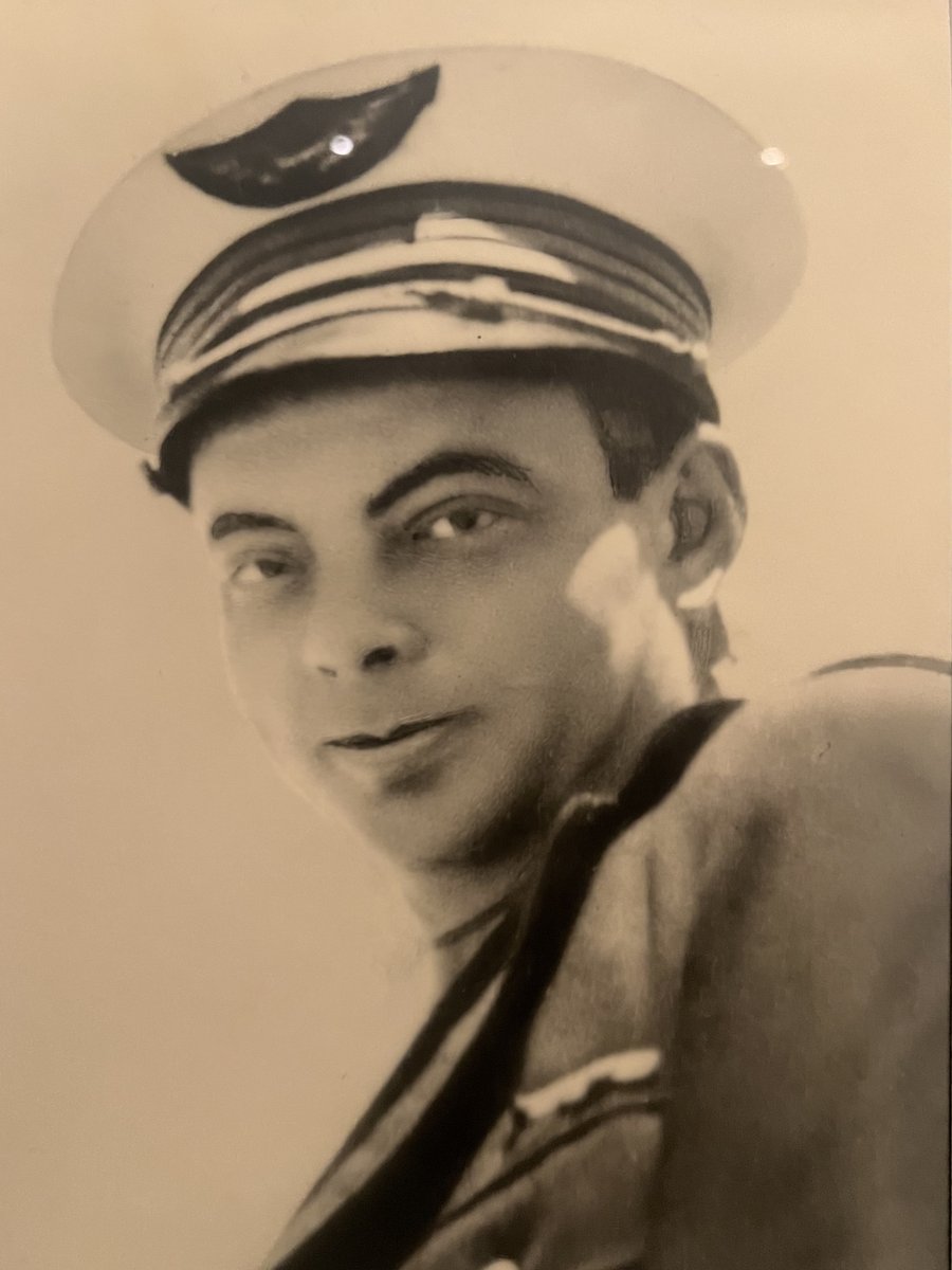 CulturezVous's tweet image. 🌟 Le @madparisfr rend hommage au #PetitPrince et à Saint-Exupéry avec une exposition qui rassemble de nombreux documents d’archives ainsi que le manuscrit du livre, conservé à New York et exposé pour la première fois en France.

🔭 Une expo coup de ♥️ à voir jusqu’au 26 juin.