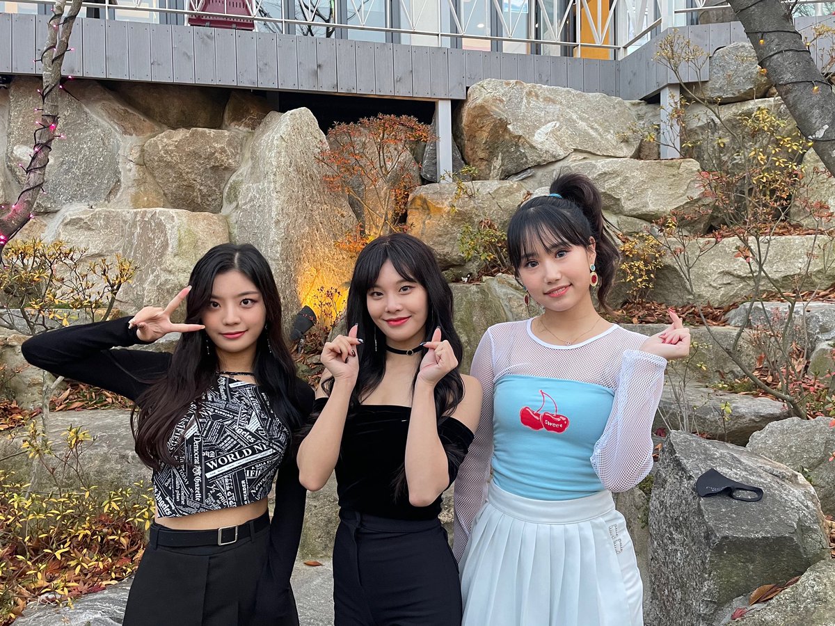 KpopGirlzBands1's tweet photo. #DKEntertainment ha dicho que el segundo álbum de #FLORIA se pospondrá, no dijeron hasta cuándo o por qué motivos.

El álbum en solitario de #Yeseul aún saldrá el 22 de febrero. https://t.co/j6bGAZdMDf
